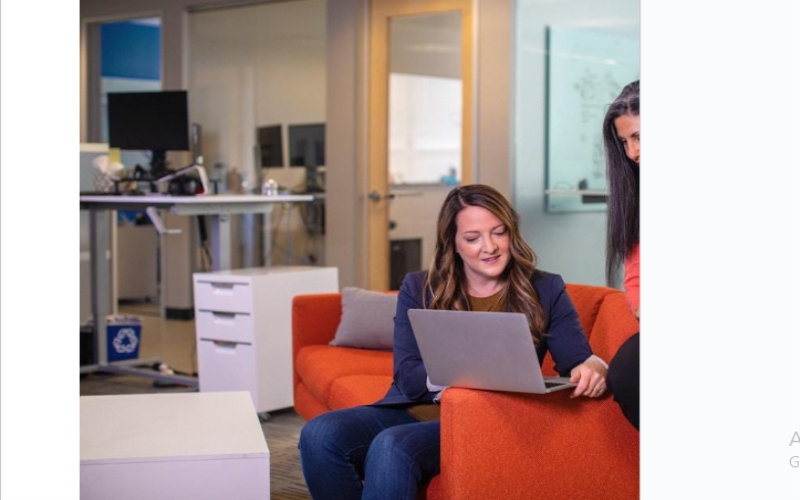 Two business professionals discussing the elements of a self-service knowledge base