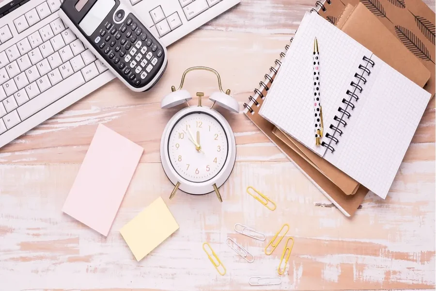 Tips to Stay Organized and Informed in a Fast-Paced Digital World