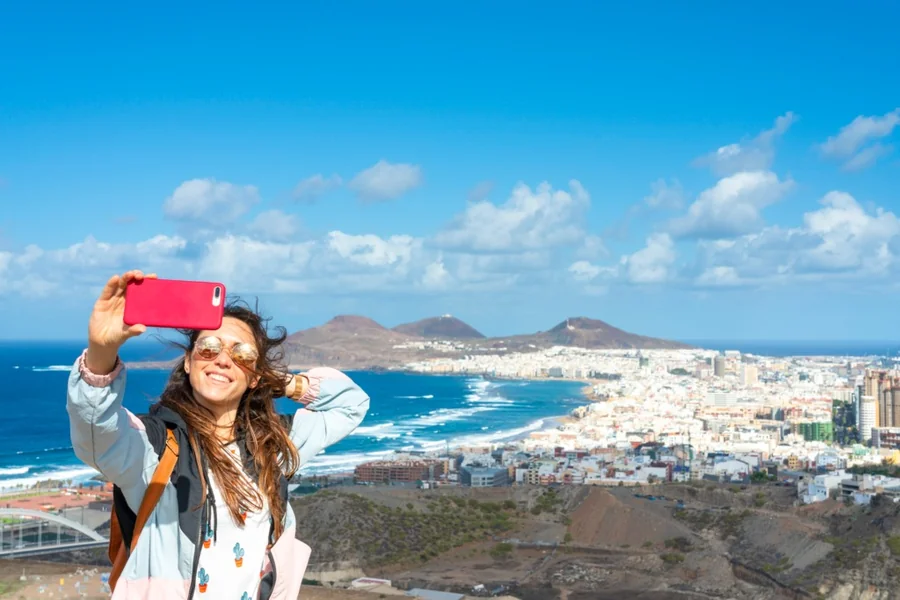 Building a Successful Travel Blog with Influencer Partnerships