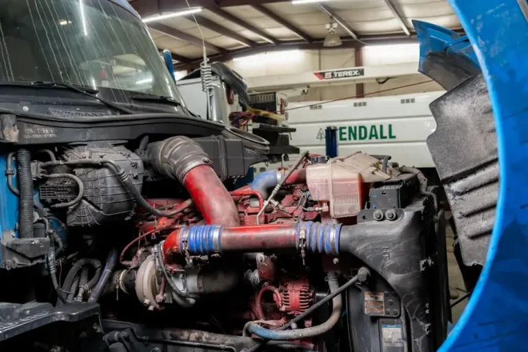 Signs Your Commercial Truck Needs Immediate Repairs