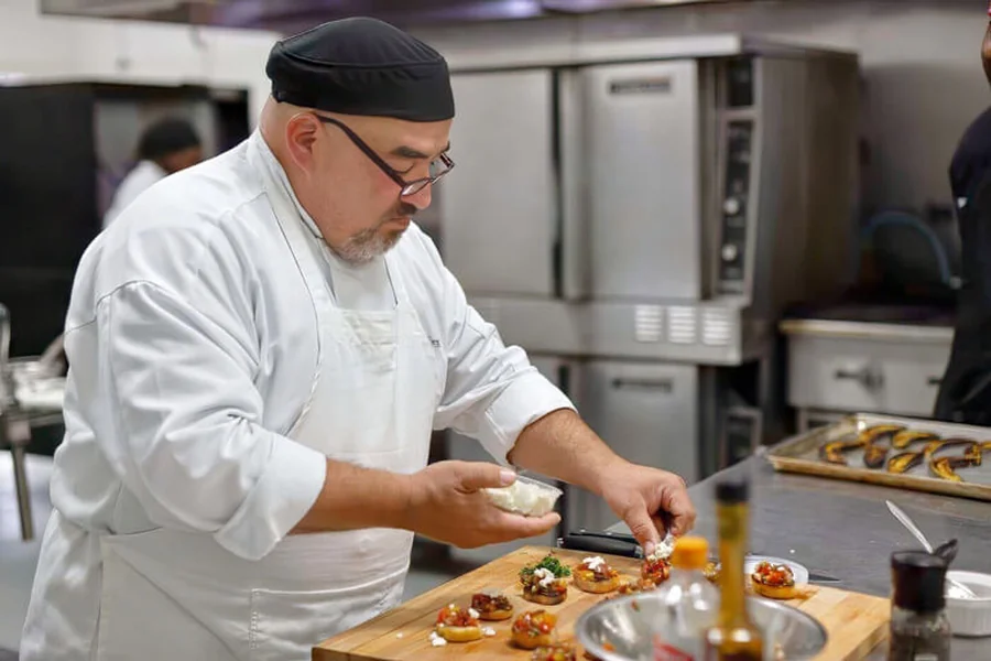 Online Culinary Schools vs Traditional Culinary Schools: Which One ...