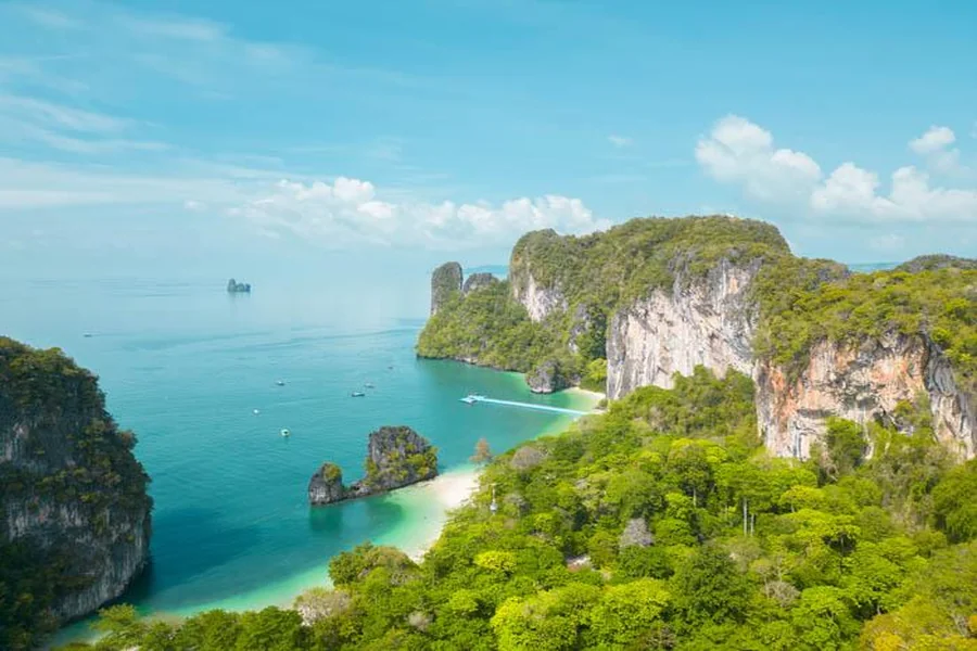 Designing the Ultimate High-End Getaway to Thailand’s Most Vibrant City